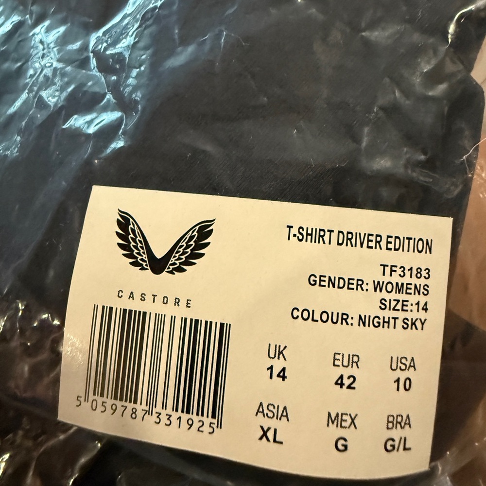 Castore Oracle Red Bull Racing Verstappen Tee. NWT - Picture 5 of 5